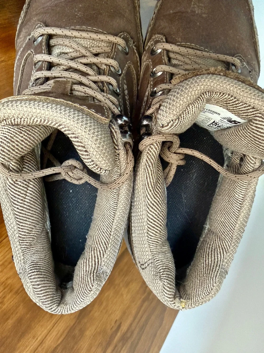 Women’s 7.5 New Balance GORETEX Hiking Shoes, Brown Waterproof